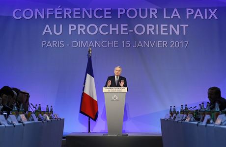 Francouzský ministr zahraniních vcí Jean-Marc Ayrault pi zahájení mírové...