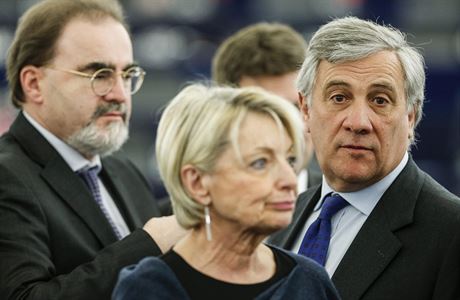 Novm fem Evropskho parlamentu byl zvolen lidovec Tajani (vpravo)