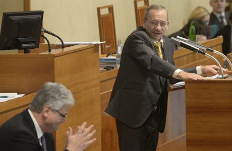 Ministr zdravotnictví Miloslav Ludvík a senátor Jaroslav Kubera na schzi...