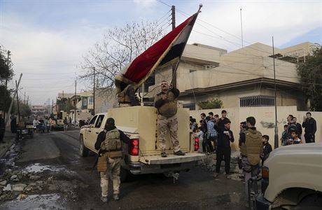 Irátí osvoboditelé ve východní ásti Mosulu.