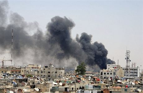 Nad Damakem stoupají mrana dýmu (ilustraní foto)