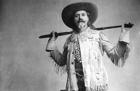 William Cody alias Buffalo Bill a jeho principálská stylizace.