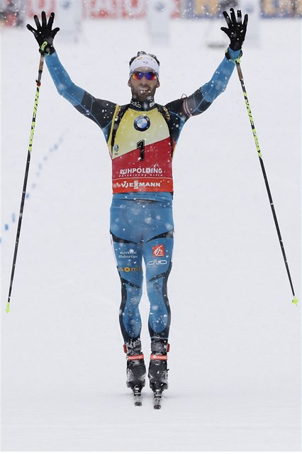 Martin Fourcade je lídrem na trati i v zákulisí.