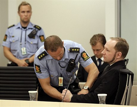 Norský atentátník za mřížemi stráví nejméně 21 let.