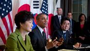 Americk prezident, jihokorejsk prezidentka a japonsk premir na tiskov...