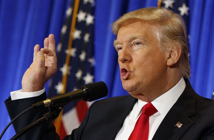 B�hem první tiskové konference v roli nastupujícího prezidenta Donald Trump...