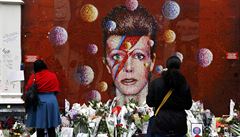 Prvn vro Bowieho mrt lid provali zvl᚝ v Brixtonu, kde se zpvk narodil
