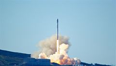 Po havárii úspěch: raketa Falcon 9 odstartovala k letu na oběžnou dráhu
