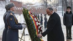 Moldavský prezident Dodon se zúastnil slavnostního pokládání vnc u hrobu...