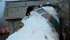 V Kyrgyzstánu se zřítil turecký nákladní boeing 747 na domy. Nejméně 32 mrtvých