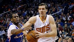 Vycházející hv�zda NBA Goran Dragi� (vpravo)