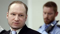 Promiň, že jsem ti zničil život, pošeptal Breivik své umírající matce