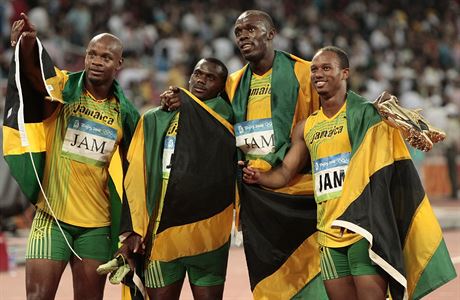 Zleva: Asafa Powell, Nesta Carter, Usain Bolt a Michael Frater.
