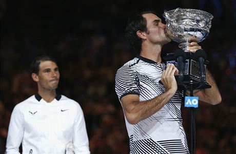 Roger Federer s trofej pro ampiona Australian Open.