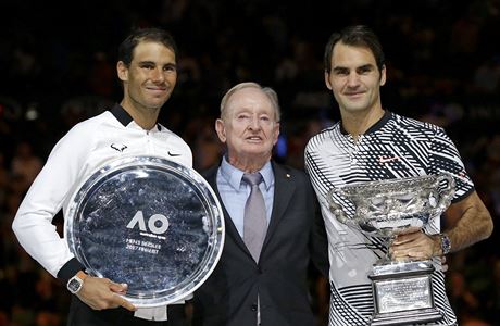 Zleva: Rafael Nadal, Rod Laver a Roger Federer.