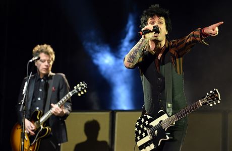 Americk kapela Green Day vystoupila 22. ledna v Praze. Na snmku vpravo zpvk...