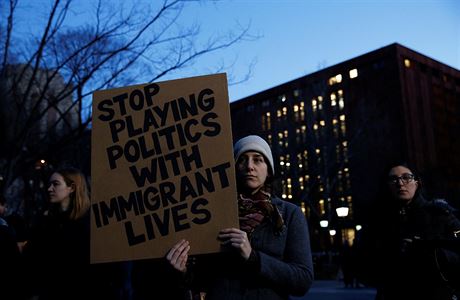 Nehrajte si s ivoty imigrant. Dal protestujc ve Washingtonu.