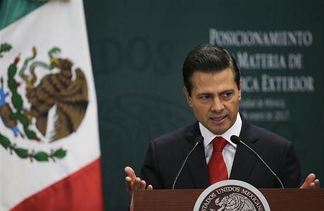 Mexický prezident Enrique Pea Nieto na tiskové konferenci v prezidentském...