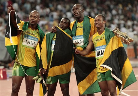 Zleva: Asafa Powell, Nesta Carter, Usain Bolt a Michael Frater.