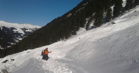 Utrhlá lavina v údolí Wildgerlostal u rakouského Krimmlu.