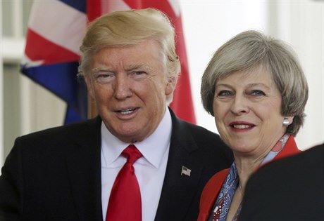 Donald Trump s britskou premiérkou Theresou Mayovou.