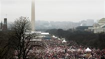 Stovky tisc pochodujcch na Pennsylvania Avenue v prbhu pochodu za prva...