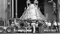 Posdka Apolla 1 ped 50 lety uhoela v kabin pi testu