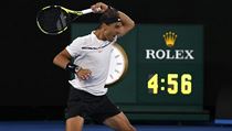 Rafael Nadal v poslední výměně téměř pětihodinového zápasu.