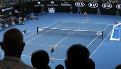 Karolína Plíková a Darja Gavrilovová v osmifinále Australian Open.