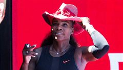 Serena Williams s kloboukem od Gai Waterhousové.