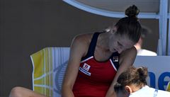 Karolína Plíková se nechává oetovat bhem tvrtfinále Australian Open.