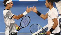 Roger Federer a Rafael Nadal po svém finálovém duelu na Australian Open.