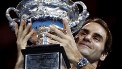 Roger Federer slaví triumf na Australian Open 2017.