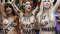Oksana �a�ková p�i jednom z protest�.