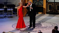 Donald Trump a jeho spolupracovnice Kellyanne Conwayová pi plese.
