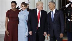 Prezident Barack Obama se svou manelkou a první dámou Michelle pivítali...