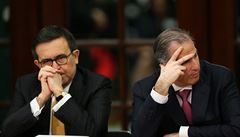 Ministr hospodáství Idefonso Guajardo (vlevo) a ministr zahranií Luis...