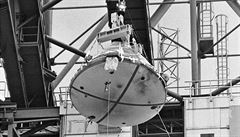 Posádka Apolla 1 ped 50 lety uhoela v kabin pi testu