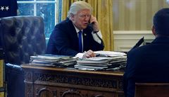 Trump telefonoval s Putinem. Podle Kremlu chtj obnovit obchodn styky a zstat v kontaktu