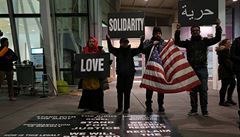 Lidé protestovali na letiti JFK v New Yorku