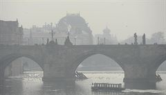 Těžké zbraně proti smogu. Praha chystá i zákaz vjezdu podle posledního čísla SPZ