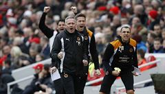 Manaer Wolverhamptonu Wanderers Paul Lambert slaví první gól svého týmu proti...