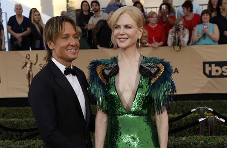 Hereka Nicole Kidmanov zvolila zelenou a vrazn dekolt