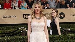 Hereka Kirsten Dunstová ve smetanových atech