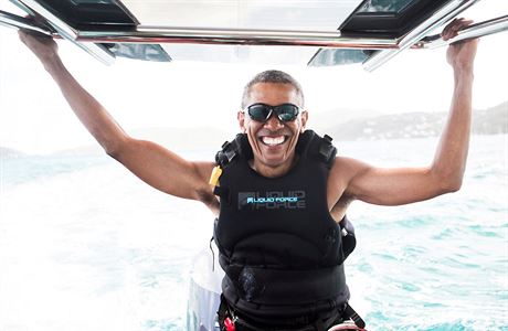 Americký exprezident Barack Obama si uívá odpoinek.