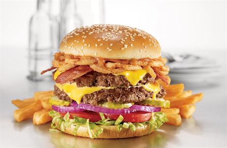 Dvojitý cheesburger podle vlastní chuti z restaurace Denny's