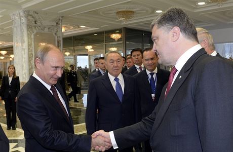 Vladimir Putin a Petro Poroenko (ilustraní foto).