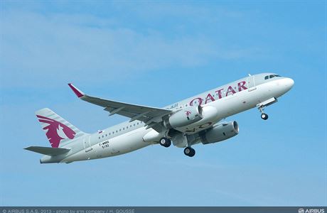 Letadlo A320 spolenosti Qatar Airways.