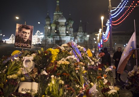 Most v centru Moskvy několik dní po vraždě Borise Němcova před tím, než pietu...