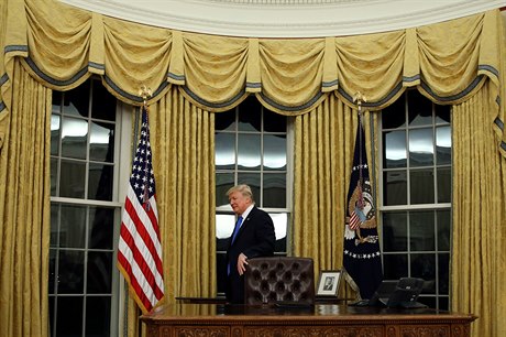Americký prezident Donald Trump ve své pracovně v Bílém domě.